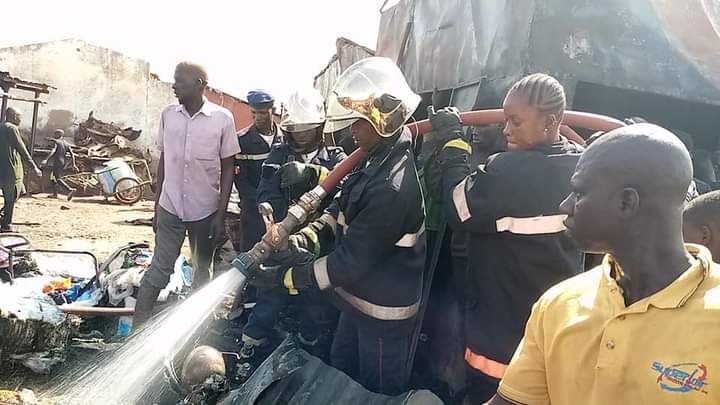 Incendie au grand marché de Mopti : Plus de peur que de mal grâce au professionnalisme de la protection civile