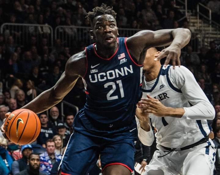 Tournoi universitaire de Basket aux USA : Adama Sanogo survole la compétition et remporte le titre