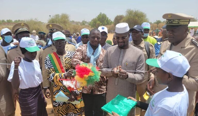 Lany : Le ministre Seydou Lamine Traoré inaugure la centrale hybride solaire/diesel