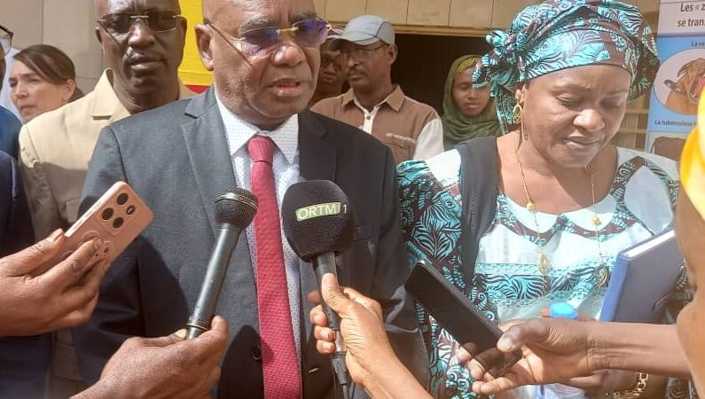 Mali- Dr Abdoulaye Guindo, secrétaire générale du MSDS : « C’est grâce à la CREC que nous avons atteint la couverture vaccinale que nous avons contre la COVID-19, aujourd’hui »