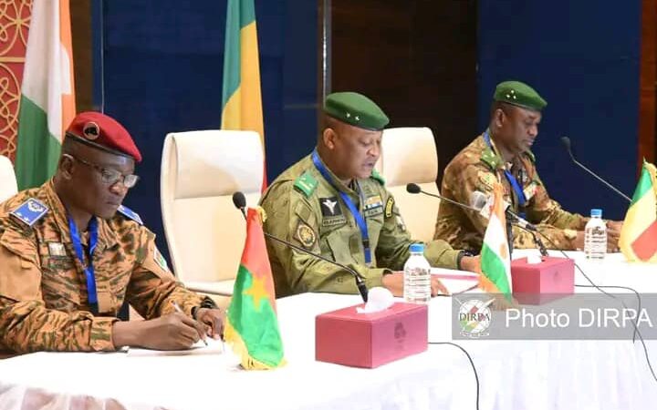 Mise en place d’une armée commune : Les chefs d’états-majors des Armées de l’AES se réunissent au Niger