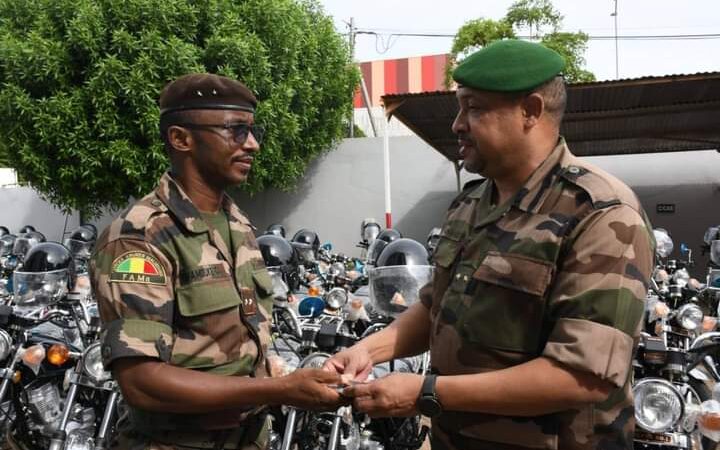 Mali-Renforcement des capacités des Forces de Sécurité maliennes sur le terrain: 150 motos remis par le ministre Général de Brigade Daoud Aly Mohammedine