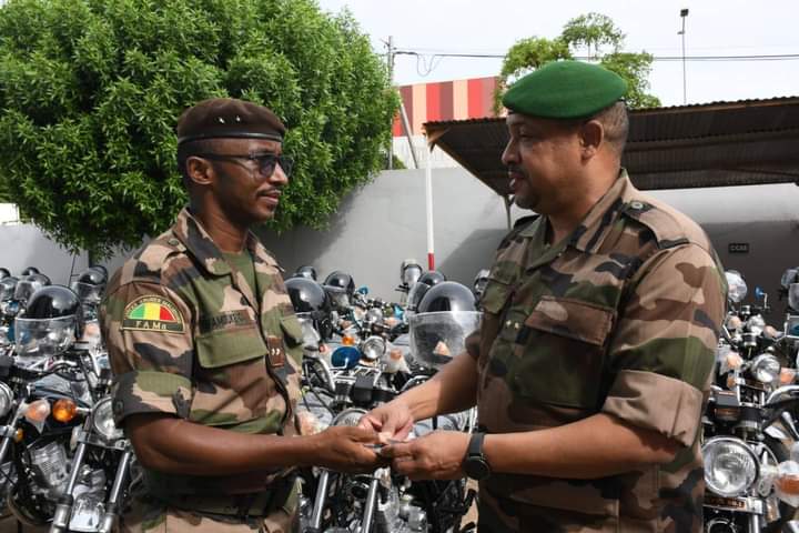 Mali-Renforcement des capacités des Forces de Sécurité maliennes sur le terrain: 150 motos remis par le ministre Général de Brigade Daoud Aly Mohammedine