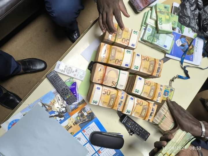 Aéroport de Bamako : Un homme d’affaires arrêté avec des liasses de 500 000 Euros dans ses bagages