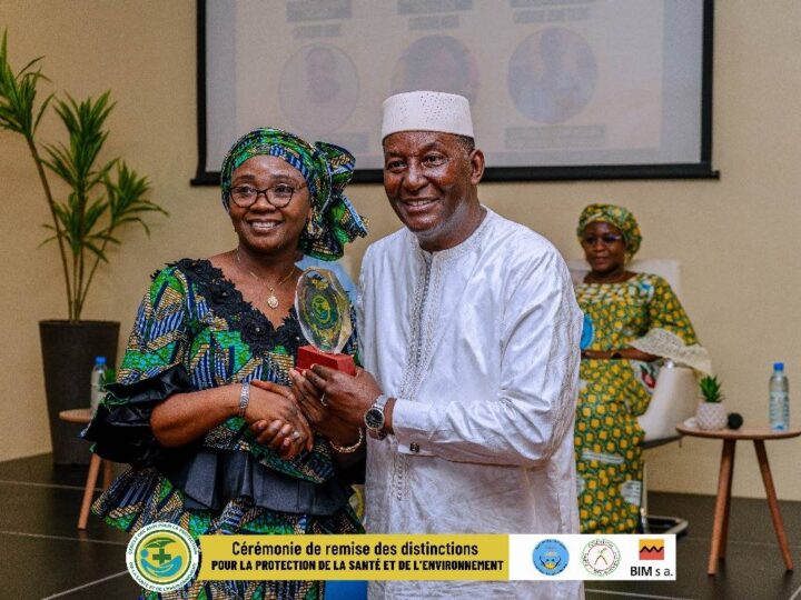 Mali-2è édition des Distinctions pour la Protection de la santé et de l’environnement au Mali : Notre consœur de la Radio Kledu, Mme Fanta Diakité, primée dans la Catégorie Média  