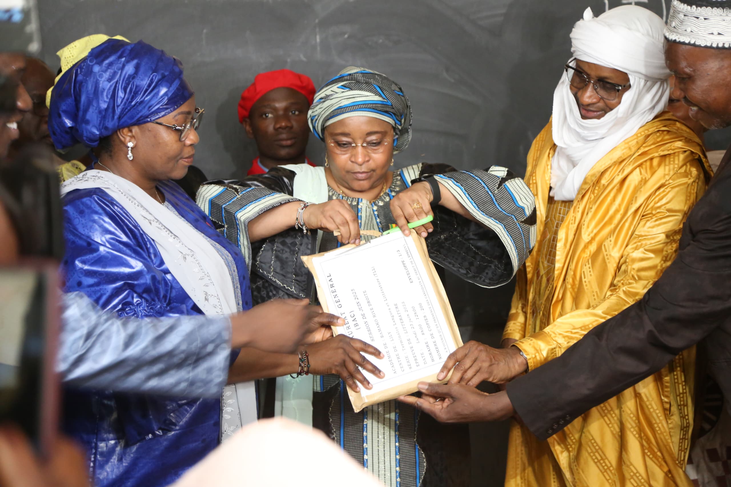 Lancement de la session du Baccalauréat 2025: Le ministre Assa Badiallo Touré donne le ton des épreuves au lycée Ibrahim Ly