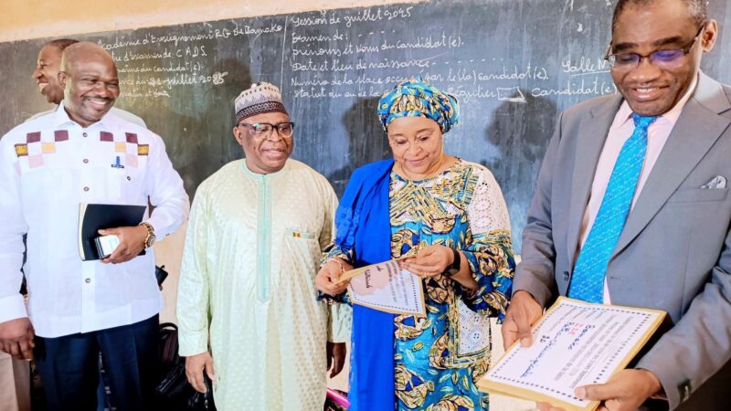 Mali-𝐋𝐚𝐧𝐜𝐞𝐦𝐞𝐧𝐭 𝐝𝐞𝐬 𝐞𝐱𝐚𝐦𝐞𝐧𝐬 𝐝𝐚𝐧𝐬 𝐥𝐞𝐬 é𝐜𝐨𝐥𝐞𝐬 𝐝𝐞 𝐬𝐚𝐧𝐭é : 𝐜𝐚𝐩 𝐬𝐮𝐫 𝐥𝐚 𝐟𝐨𝐫𝐦𝐚𝐭𝐢𝐨𝐧 𝐝𝐞𝐬 𝐟𝐮𝐭𝐮𝐫𝐬 𝐩𝐫𝐨𝐟𝐞𝐬𝐬𝐢𝐨𝐧𝐧𝐞𝐥𝐬 𝐬𝐚𝐧𝐢𝐭𝐚𝐢𝐫𝐞𝐬