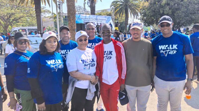 Le sport au service de la santé en Afrique : A Lusaka, le Ministre de la Santé a participé avec son homologue zambien à une marche sur 10 km.