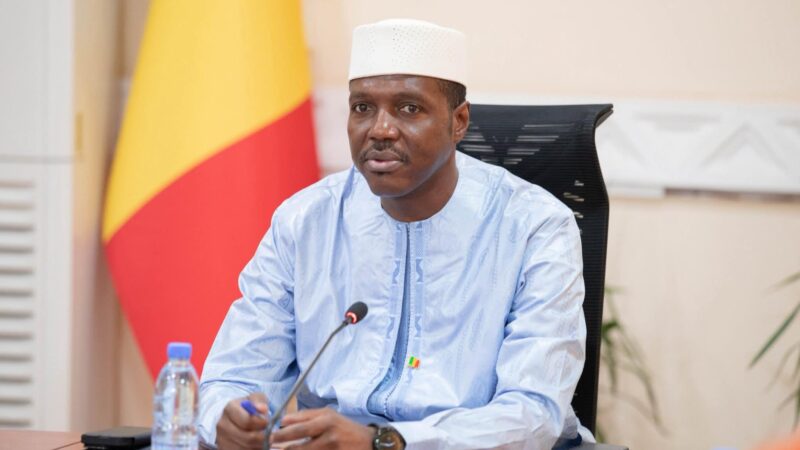 Mali- Général Abdoulaye Maïga, Premier ministre après l&rsquo;attaque d&rsquo;un convoi de carburant «Même s&rsquo;il faut aller chercher notre carburant à pied avec des cuillères, nous allons le faire»
