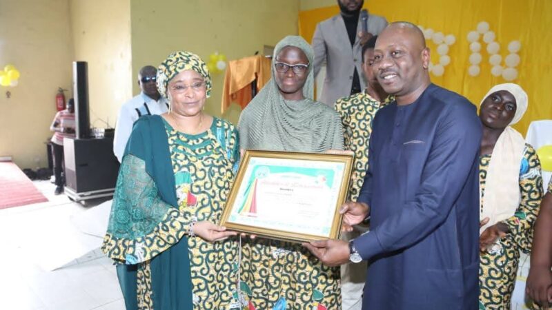 𝐂𝐥ô𝐭𝐮𝐫𝐞 𝐝𝐞𝐬 𝐕𝐚𝐜𝐚𝐧𝐜𝐞𝐬 𝐝𝐞𝐬 𝐏𝐮𝐩𝐢𝐥𝐥𝐞𝐬 𝐝𝐞 𝐥𝐚 𝐑é𝐩𝐮𝐛𝐥𝐢𝐪𝐮𝐞 : 𝐮𝐧𝐞 𝐜é𝐫é𝐦𝐨𝐧𝐢𝐞 𝐫𝐢𝐜𝐡𝐞 𝐞𝐧 é𝐦𝐨𝐭𝐢𝐨𝐧𝐬 à 𝐥𝐚 𝐌𝐚𝐢𝐬𝐨𝐧 𝐝𝐞𝐬 𝐀î𝐧é𝐬