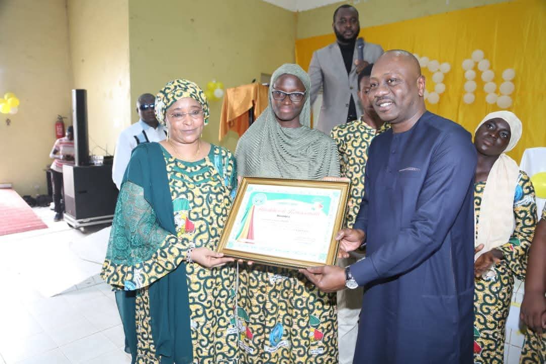 𝐂𝐥ô𝐭𝐮𝐫𝐞 𝐝𝐞𝐬 𝐕𝐚𝐜𝐚𝐧𝐜𝐞𝐬 𝐝𝐞𝐬 𝐏𝐮𝐩𝐢𝐥𝐥𝐞𝐬 𝐝𝐞 𝐥𝐚 𝐑é𝐩𝐮𝐛𝐥𝐢𝐪𝐮𝐞 : 𝐮𝐧𝐞 𝐜é𝐫é𝐦𝐨𝐧𝐢𝐞 𝐫𝐢𝐜𝐡𝐞 𝐞𝐧 é𝐦𝐨𝐭𝐢𝐨𝐧𝐬 à 𝐥𝐚 𝐌𝐚𝐢𝐬𝐨𝐧 𝐝𝐞𝐬 𝐀î𝐧é𝐬