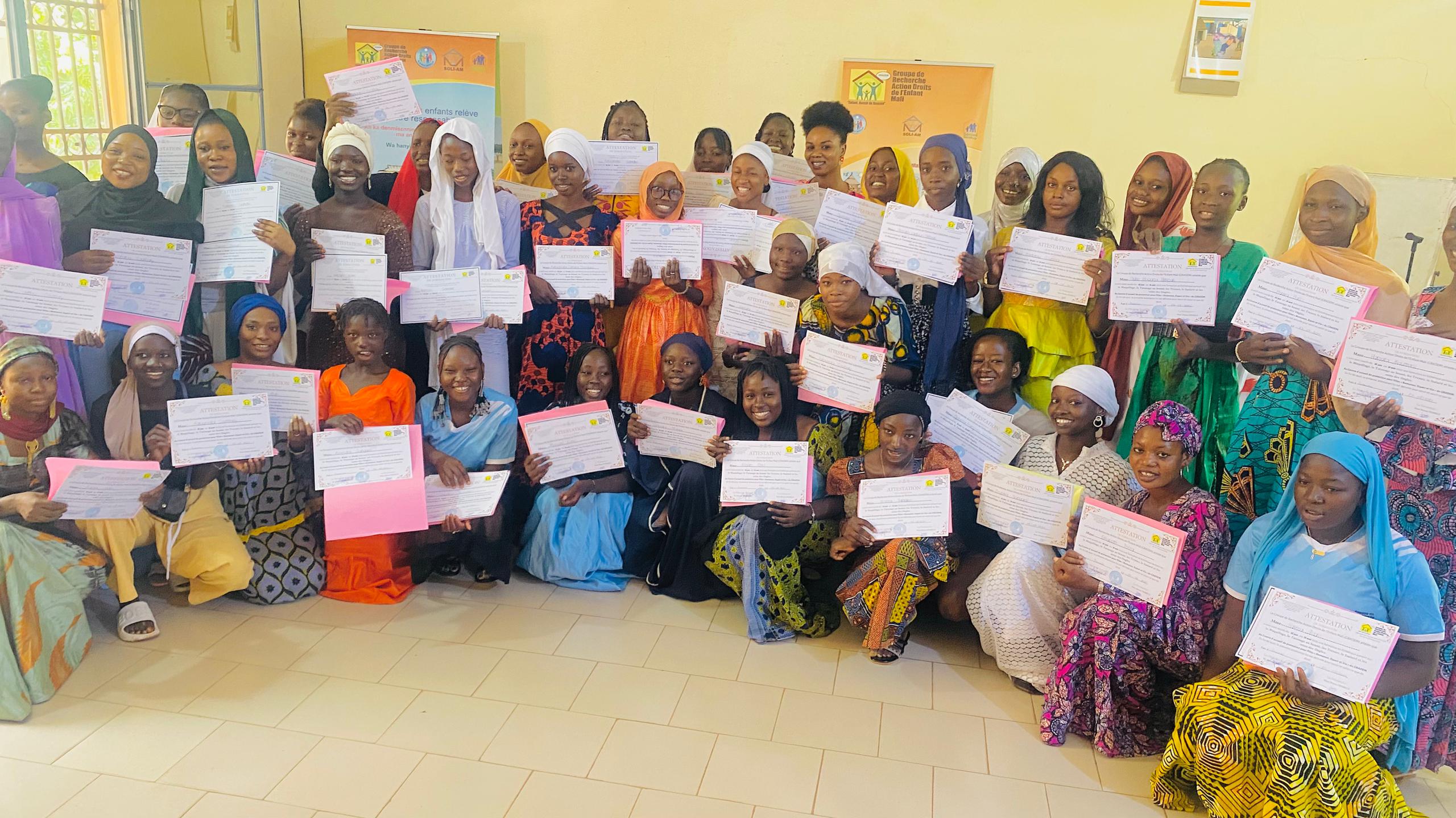 Mali- «Bamunan Espoir et vie » du GRADEM : 50 jeunes filles reçoivent leurs attestations