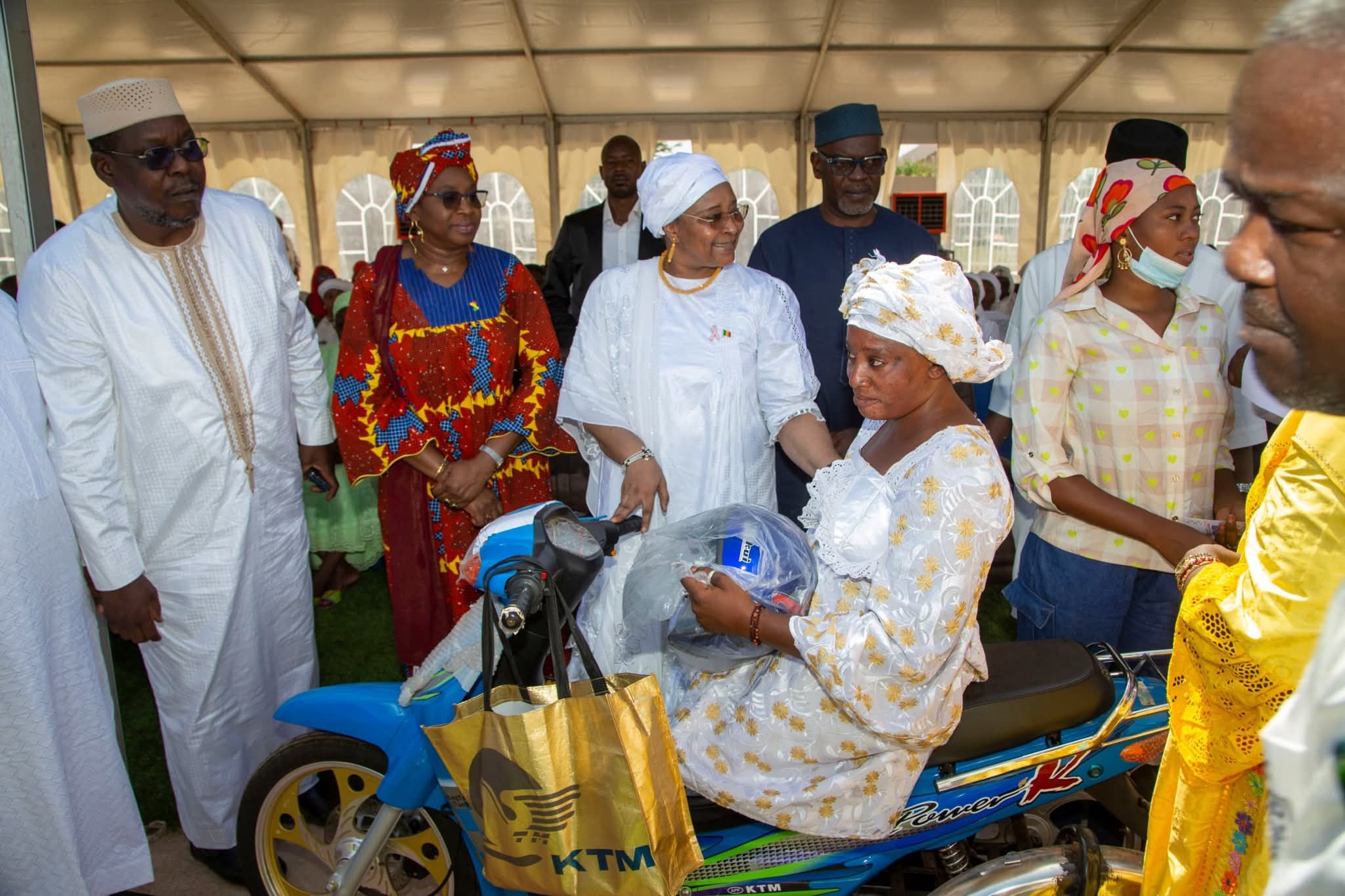 Mali- 𝐌𝐨𝐢𝐬 𝐝𝐞 𝐥𝐚 𝐒𝐨𝐥𝐢𝐝𝐚𝐫𝐢𝐭é 𝐞𝐭 𝐝𝐞 𝐥𝐮𝐭𝐭𝐞 𝐜𝐨𝐧𝐭𝐫𝐞 𝐥’𝐞𝐱𝐜𝐥𝐮𝐬𝐢𝐨𝐧 : 𝐋𝐞𝐬 𝐟𝐞𝐦𝐦𝐞𝐬 𝐝𝐞𝐬 𝐎𝐏𝐒 𝐞𝐧 𝐫𝐚𝐧𝐠 𝐬𝐞𝐫𝐫ée 𝐝𝐞𝐫𝐫𝐢è𝐫𝐞 𝐥𝐞 𝐦𝐢𝐧𝐢𝐬𝐭𝐫𝐞 𝐀𝐬𝐬𝐚 𝐁𝐚𝐝𝐢𝐚𝐥𝐥𝐨 𝐓𝐨𝐮𝐫é 𝐩𝐨𝐮𝐫 𝐮𝐧𝐞 𝐠𝐫𝐚𝐧𝐝𝐞 𝐚𝐜𝐭𝐢𝐨𝐧 𝐩𝐡𝐢𝐥𝐚𝐧𝐭𝐡𝐫𝐨𝐩𝐢𝐪𝐮𝐞