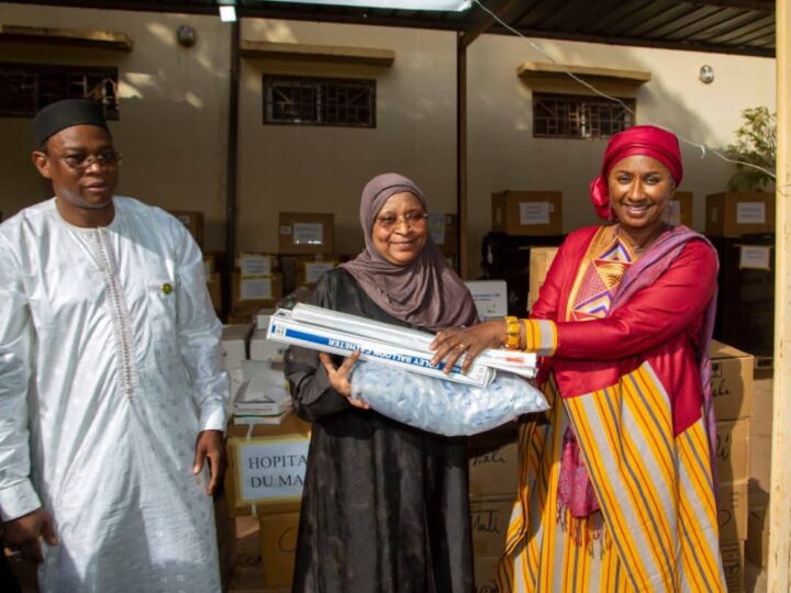 𝐑𝐞𝐦𝐢𝐬𝐞 𝐝’é𝐪𝐮𝐢𝐩𝐞𝐦𝐞𝐧𝐭𝐬 𝐞𝐭 𝐢𝐧𝐭𝐫𝐚𝐧𝐭𝐬 𝐚𝐮𝐱 𝐂𝐇𝐔 𝐆𝐚𝐛𝐫𝐢𝐞𝐥 𝐓𝐨𝐮𝐫é 𝐊𝐚𝐭𝐢 𝐞𝐭 𝐥’𝐇𝐨̂𝐩𝐢𝐭𝐚𝐥 𝐝𝐮 𝐌𝐚𝐥𝐢 : 𝐥𝐚 𝐁𝐀𝐃 𝐞𝐭 𝐥’𝐀𝐍𝐀𝐒𝐄𝐑 𝐫𝐞𝐧𝐟𝐨𝐫𝐜𝐞𝐧𝐭 𝐥𝐞 𝐦𝐢𝐧𝐢𝐬𝐭è𝐫𝐞 𝐝𝐞 𝐥𝐚 𝐒𝐚𝐧𝐭é 𝐝𝐚𝐧𝐬 𝐥𝐚 𝐩𝐫𝐢𝐬𝐞 𝐞𝐧 𝐜𝐡𝐚𝐫𝐠𝐞 𝐝𝐞𝐬 𝐩𝐚𝐭𝐢𝐞𝐧𝐭𝐬