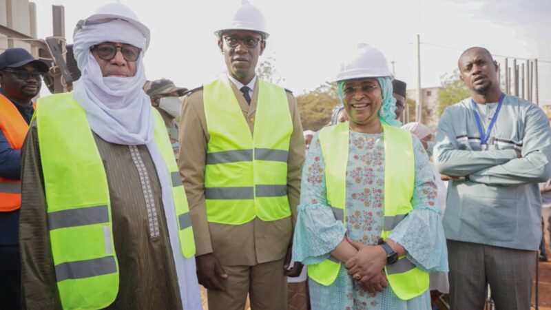 𝐏𝐫𝐨𝐠𝐫𝐚𝐦𝐦𝐞 𝐏𝐫é𝐬𝐢𝐝𝐞𝐧𝐭𝐢𝐞𝐥 𝐝’𝐔𝐫𝐠𝐞𝐧𝐜𝐞 𝐇𝐨𝐬𝐩𝐢𝐭𝐚𝐥𝐢è𝐫𝐞 : 𝐯𝐢𝐬𝐢𝐭𝐞 𝐝𝐞 𝐭𝐞𝐫𝐫𝐚𝐢𝐧 à 𝐁𝐚𝐦𝐚𝐤𝐨