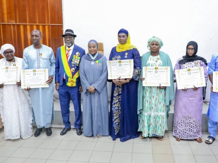 𝐋𝐚 𝐍𝐚𝐭𝐢𝐨𝐧 𝐫𝐞𝐜𝐨𝐧𝐧𝐚𝐢𝐬𝐬𝐚𝐧𝐭𝐞 : 𝟐𝟔 𝐜𝐚𝐝𝐫𝐞𝐬 𝐝𝐞 𝐥𝐚 𝐒𝐚𝐧𝐭é 𝐞𝐭 𝐝𝐮 𝐃é𝐯𝐞𝐥𝐨𝐩𝐩𝐞𝐦𝐞𝐧𝐭 𝐬𝐨𝐜𝐢𝐚𝐥 𝐝é𝐜𝐨𝐫é𝐬