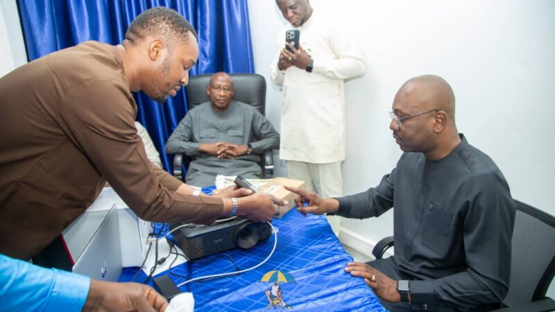 Mali- Modernisation du système de gestion des présences : déploiement du pointage biométrique à la CMSS.