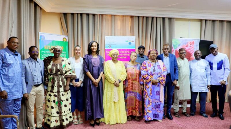 𝐄𝐧 𝐯𝐢𝐬𝐢𝐭𝐞 𝐚𝐮 𝐌𝐚𝐥𝐢, 𝐥’é𝐪𝐮𝐢𝐩𝐞 𝐝𝐮 𝐅𝐨𝐧𝐝𝐬 𝐦𝐨𝐧𝐝𝐢𝐚𝐥 𝐟𝐞́𝐥𝐢𝐜𝐢𝐭𝐞 𝐥𝐞𝐬 𝐩𝐫𝐨𝐠𝐫è𝐬 𝐞𝐧𝐫𝐞𝐠𝐢𝐬𝐭𝐫é𝐬 𝐝𝐚𝐧𝐬 𝐥’𝐚𝐛𝐬𝐨𝐫𝐩𝐭𝐢𝐨𝐧 𝐝𝐞𝐬 𝐫𝐞𝐬𝐬𝐨𝐮𝐫𝐜𝐞𝐬 𝐞𝐭 𝐥𝐚 𝐦𝐢𝐬𝐞 𝐞𝐧 œ𝐮𝐯𝐫𝐞 𝐝𝐞𝐬 𝐩𝐫𝐨𝐠𝐫𝐚𝐦𝐦𝐞𝐬