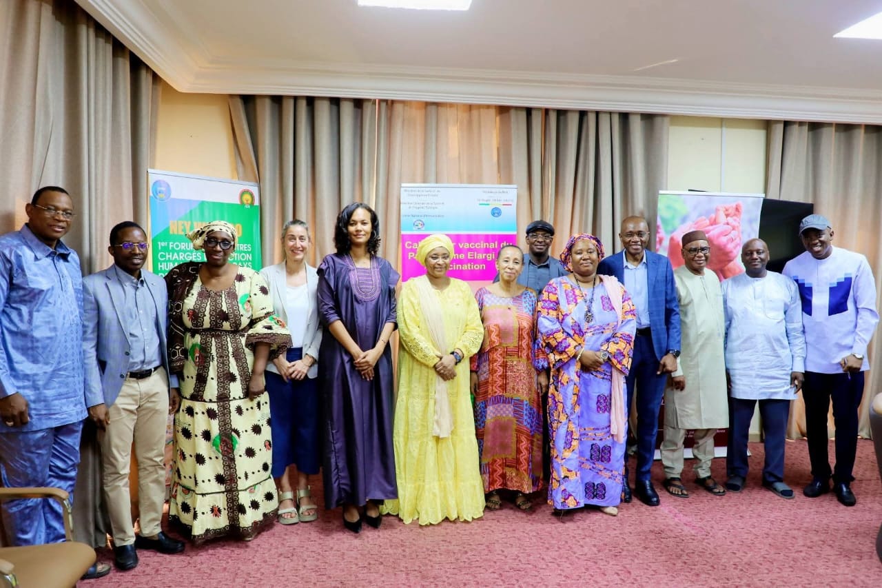 𝐄𝐧 𝐯𝐢𝐬𝐢𝐭𝐞 𝐚𝐮 𝐌𝐚𝐥𝐢, 𝐥’é𝐪𝐮𝐢𝐩𝐞 𝐝𝐮 𝐅𝐨𝐧𝐝𝐬 𝐦𝐨𝐧𝐝𝐢𝐚𝐥 𝐟𝐞́𝐥𝐢𝐜𝐢𝐭𝐞 𝐥𝐞𝐬 𝐩𝐫𝐨𝐠𝐫è𝐬 𝐞𝐧𝐫𝐞𝐠𝐢𝐬𝐭𝐫é𝐬 𝐝𝐚𝐧𝐬 𝐥’𝐚𝐛𝐬𝐨𝐫𝐩𝐭𝐢𝐨𝐧 𝐝𝐞𝐬 𝐫𝐞𝐬𝐬𝐨𝐮𝐫𝐜𝐞𝐬 𝐞𝐭 𝐥𝐚 𝐦𝐢𝐬𝐞 𝐞𝐧 œ𝐮𝐯𝐫𝐞 𝐝𝐞𝐬 𝐩𝐫𝐨𝐠𝐫𝐚𝐦𝐦𝐞𝐬