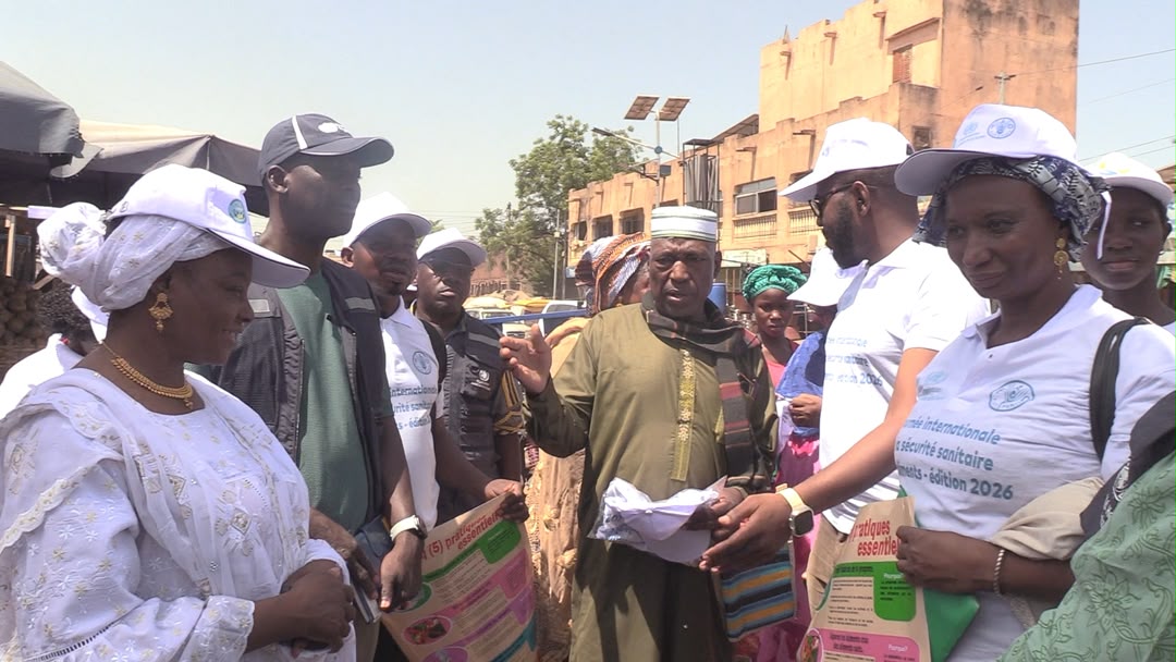 Sécurité sanitaire des aliments : L’INSP et ses partenaires sensibilisent des commerçants de plusieurs marchés de Bamako