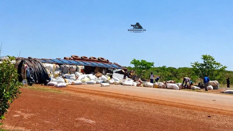 Camion renversé sur la route à Bandiagara: 6 réfugiés burkinabés perdent la vie