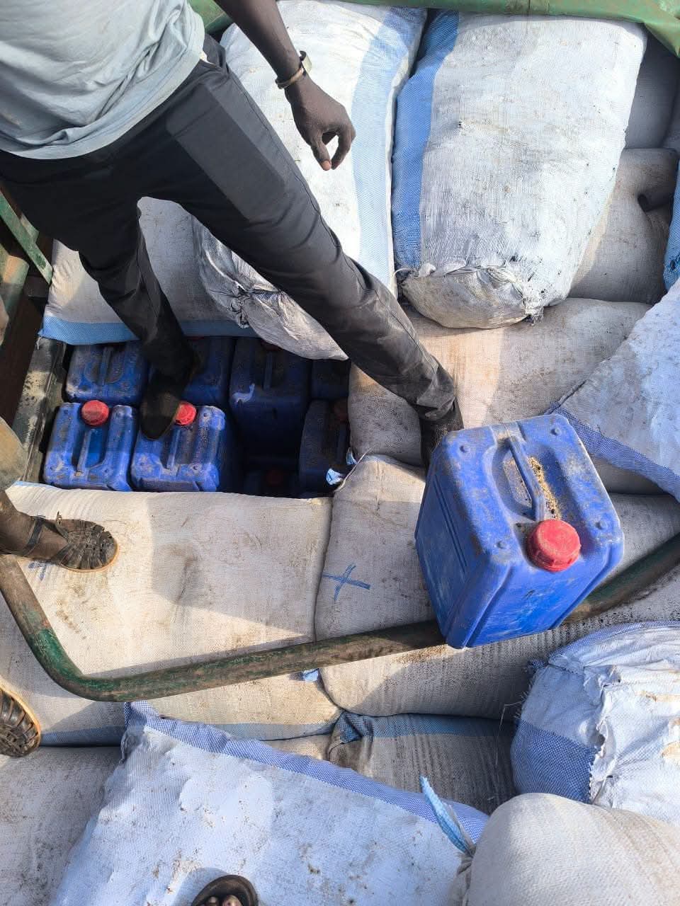 Mali- Douanes :Saisie d’huiles lubrifiantes et des motos dissimulées sous des sacs de son de maïs