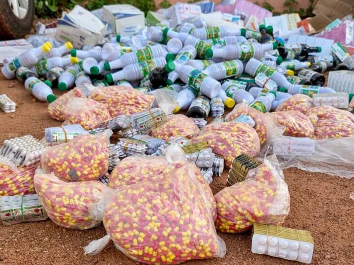 Bla : La Douane intercepte deux véhicules chargés de marchandises et de produits pharmaceutiques
