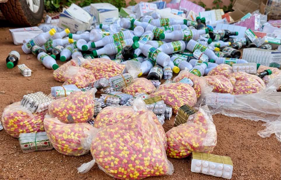 Bla : La Douane intercepte deux véhicules chargés de marchandises et de produits pharmaceutiques